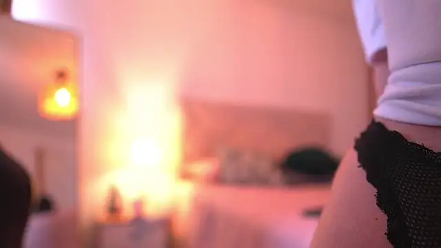 Lau Bee online show from 10/18/25, 06:32