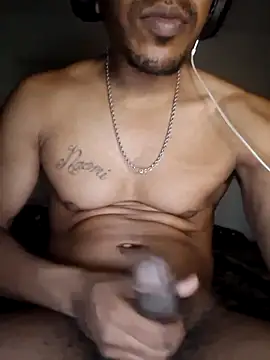 Snapshot of bigboytoy912 chatting on 06/19/26, 03:23 bigboytoy912 online show from 06/19/26, 03:23