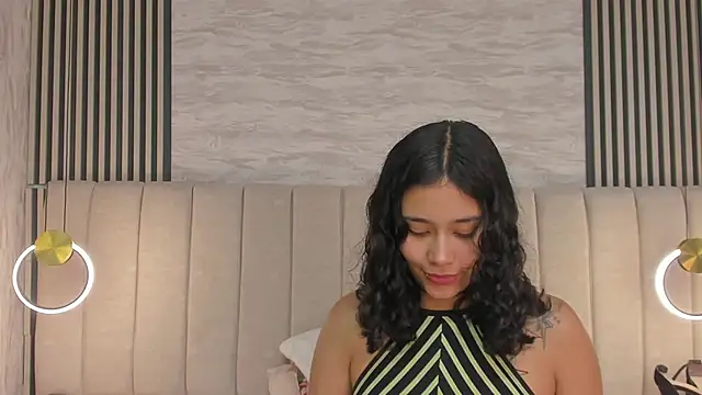 laura smith33 online show from 10/10/25, 03:57