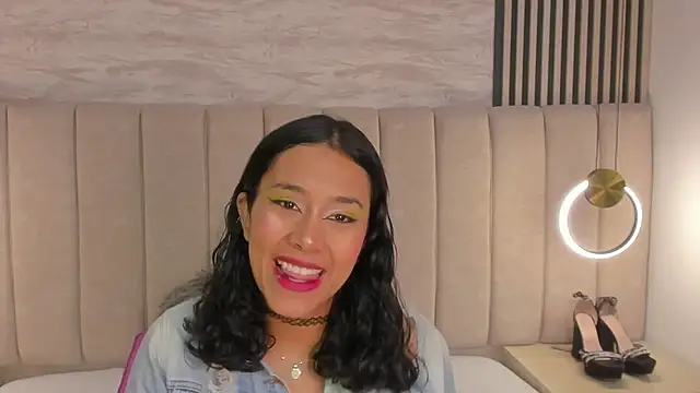 laura smith33 online show from 10/23/25, 03:00