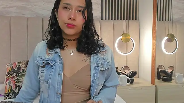 laura smith33 online show from 10/14/25, 02:28