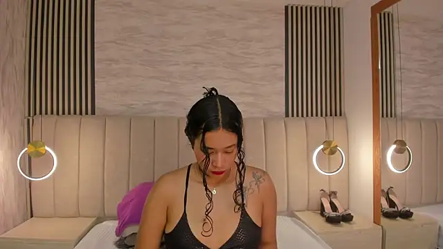 laura smith33 online show from 10/24/25, 02:38