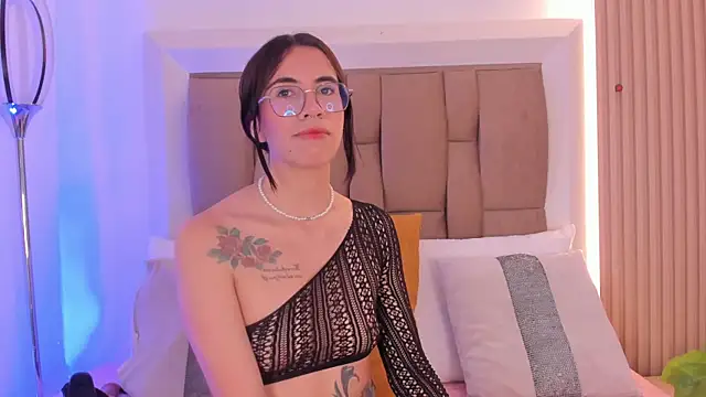 Snapshot of Clarisse28 chatting on 10/12/25, 07:04 Clarisse28 online show from 10/12/25, 07:04