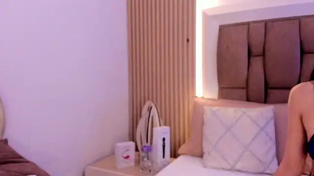 Snapshot of Clarisse28 chatting on 11/27/25, 07:14 Clarisse28 online show from 11/27/25, 07:14