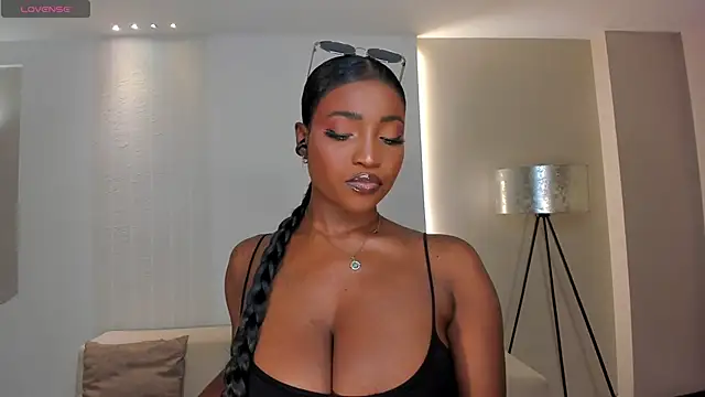 Snapshot of SavannahStorm chatting on 11/14/25, 07:17 SavannahStorm online show from 11/14/25, 07:17