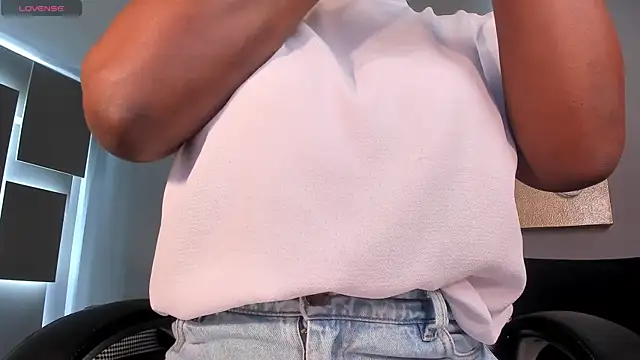 Snapshot of SavannahStorm chatting on 11/06/25, 01:04 SavannahStorm online show from 11/06/25, 01:04