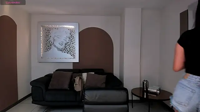 IsabellaHill  online show from 12/27/24, 07:24