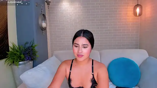 IsabellaHill  online show from 12/20/24, 10:54