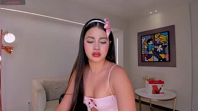 IsabellaHill  online show from 12/02/24, 07:33