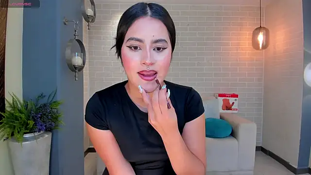 IsabellaHill  online show from 12/20/24, 07:50