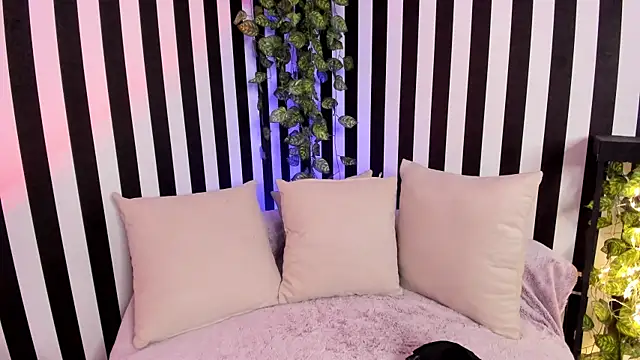 liz goth online show from 10/02/25, 12:41