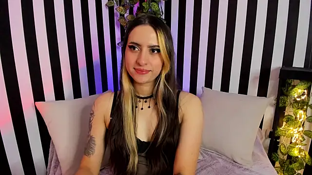 liz goth online show from 10/17/25, 02:19