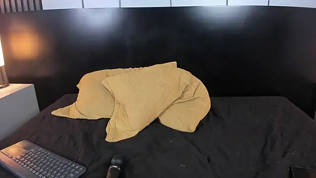 liz goth online show from 02/26/25, 04:16