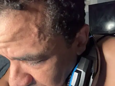 Snapshot of Tjskigh chatting on 02/19/26, 11:01 Tjskigh online show from 02/19/26, 11:01