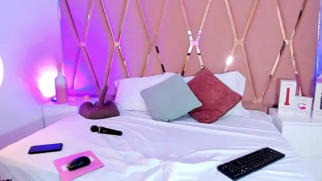 madyjames online show from 10/19/25, 01:14