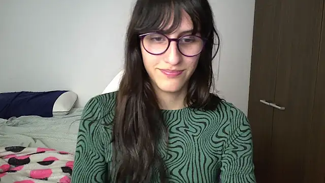 Snapshot of Alice_love29 chatting on 12/20/24, 10:43 Alice love29 online show from 12/20/24, 10:43