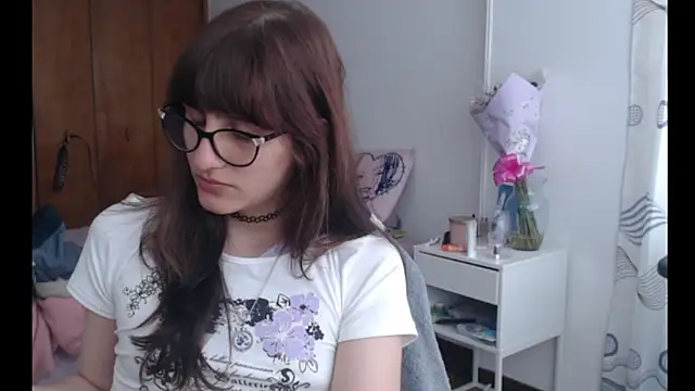 Snapshot of Alice_love29 chatting on 06/09/26, 03:13 Alice love29 online show from 06/09/26, 03:13