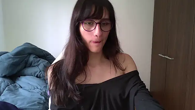 Snapshot of Alice_love29 chatting on 12/07/24, 06:54 Alice love29 online show from 12/07/24, 06:54