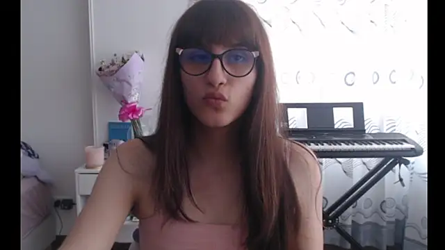 Snapshot of Alice_love29 chatting on 06/02/26, 04:18 Alice love29 online show from 06/02/26, 04:18