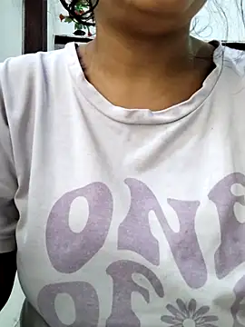 Snapshot of illay_love chatting on 09/24/25, 05:47 illay love online show from 09/24/25, 05:47