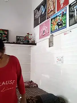 Snapshot of illay_love chatting on 11/17/25, 04:05 illay love online show from 11/17/25, 04:05