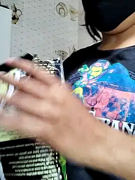 Snapshot of illay_love chatting on 10/28/25, 06:34 illay love online show from 10/28/25, 06:34