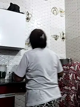 Snapshot of illay_love chatting on 12/15/25, 03:18 illay love online show from 12/15/25, 03:18