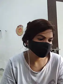 Snapshot of illay_love chatting on 05/16/26, 08:57 illay love online show from 05/16/26, 08:57
