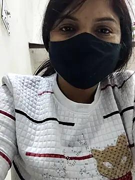 Snapshot of illay_love chatting on 12/18/25, 04:00 illay love online show from 12/18/25, 04:00