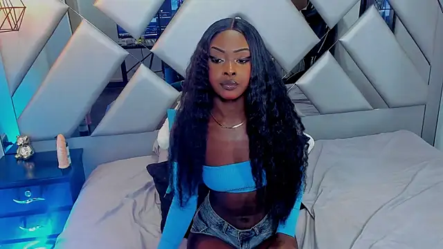 Nahomi-Hill online show from 03/17/25, 12:32