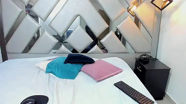 Nahomi-Hill online show from 03/07/26, 12:39