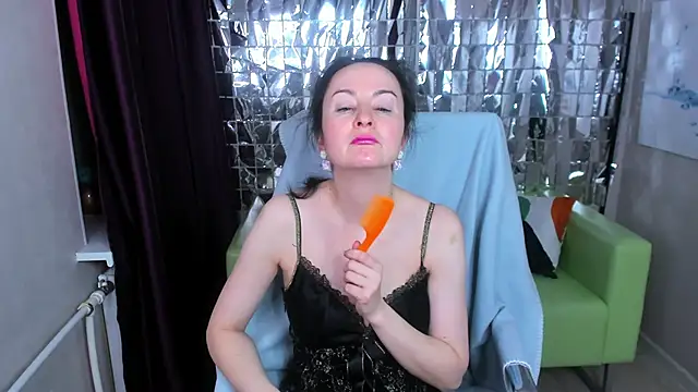 Ninasaaaa online show from 02/17/25, 06:06