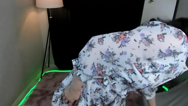 Ninasaaaa online show from 12/31/24, 08:37