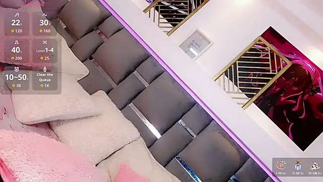 Sophia-Isabella online show from 10/13/25, 07:59