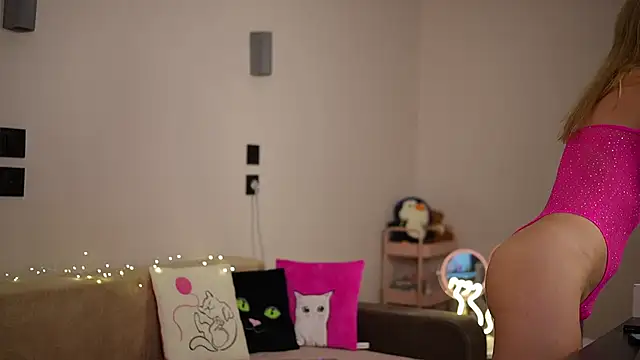 MayaRayy online show from 10/31/25, 01:02