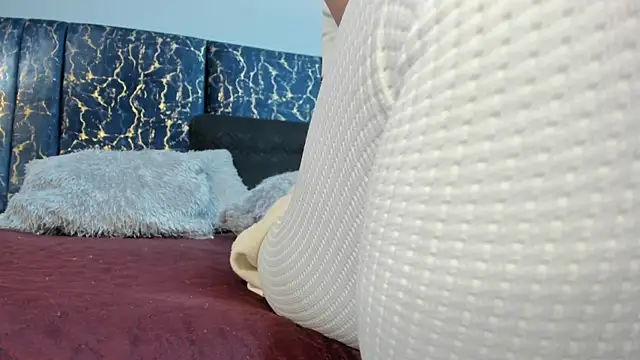 Sophia Lemos online show from 10/21/25, 01:32