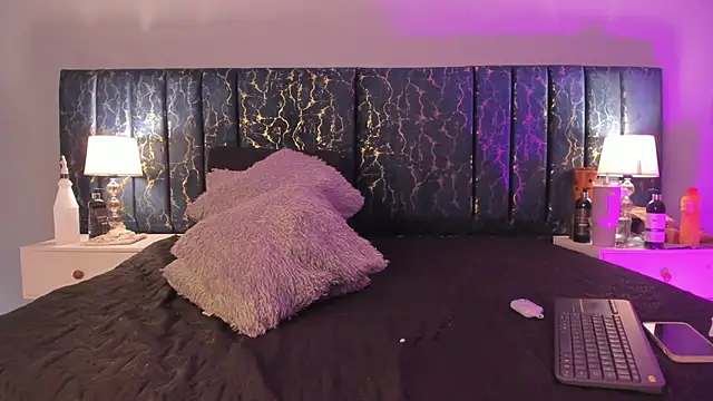 Sophia Lemos online show from 11/29/25, 02:06