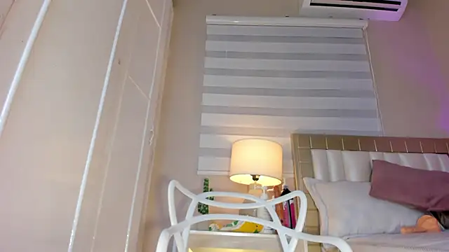 zoe sky  online show from 03/20/25, 05:47