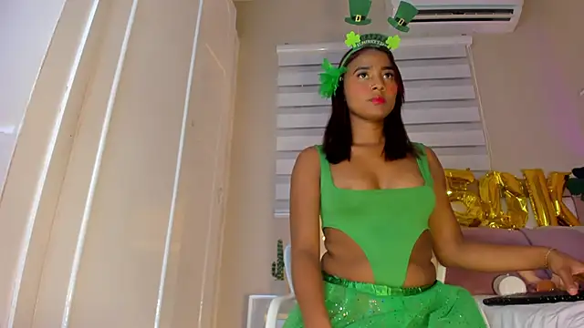 zoe sky  online show from 03/17/25, 11:53