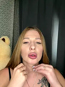 Snapshot of Tatti-Go chatting on 09/14/25, 12:49 Tatti-Go online show from 09/14/25, 12:49