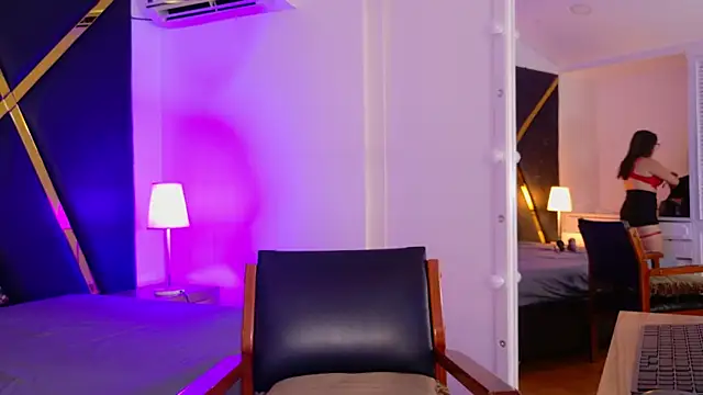 Adel Nesbiit online show from 04/06/26, 07:37