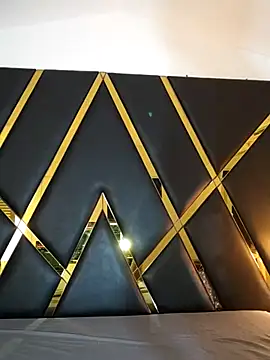 Adel Nesbiit online show from 10/12/25, 10:05