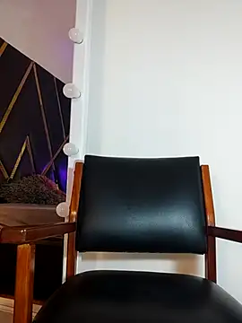 Adel Nesbiit online show from 10/19/25, 10:07