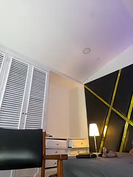 Adel Nesbiit online show from 04/15/26, 07:58