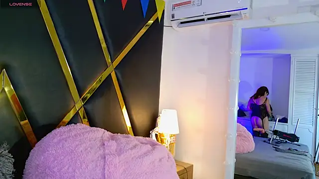 Adel Nesbiit online show from 09/28/25, 10:33