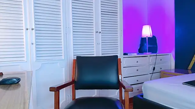Adel Nesbiit online show from 05/19/26, 07:54