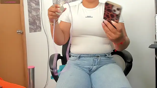 SofiaJoness  online show from 05/27/26, 07:32
