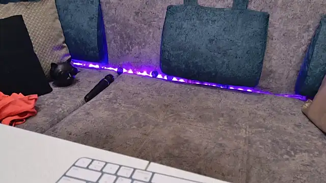 Snapshot of blackcat142 chatting on 11/08/25, 10:30 blackcat142 online show from 11/08/25, 10:30