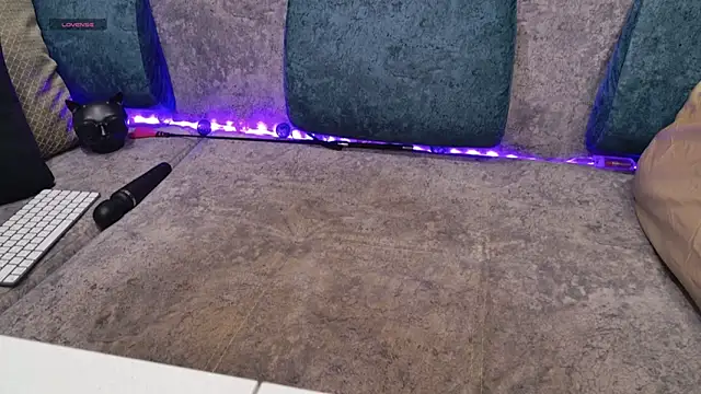 Snapshot of blackcat142 chatting on 10/27/25, 11:22 blackcat142 online show from 10/27/25, 11:22