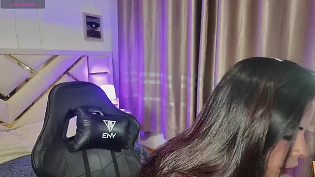 carolineamber  online show from 05/31/26, 01:11